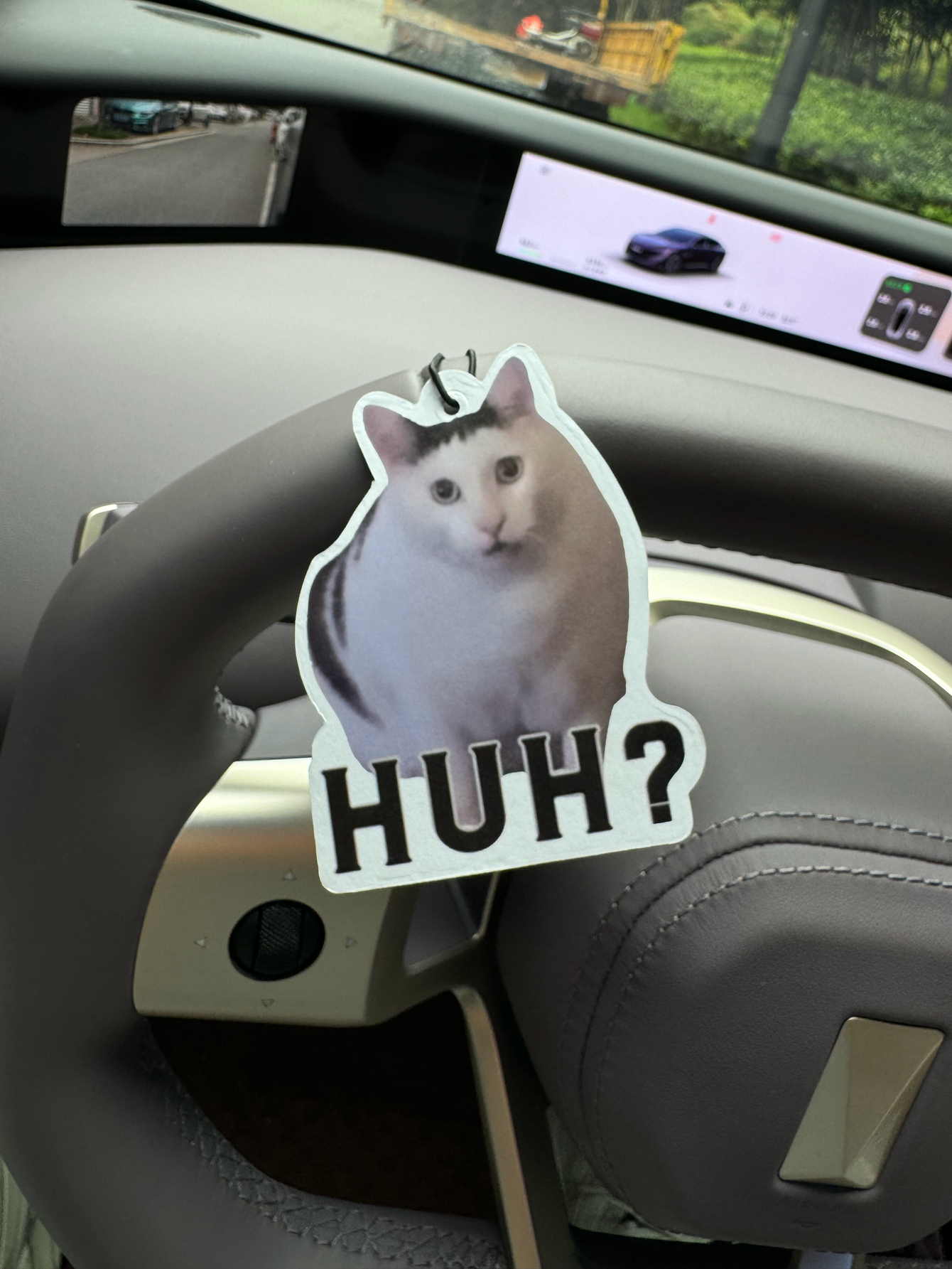 Huh? Cute White Cat Emoji Car  - Perfume Fragrance Emoji 评论和价格